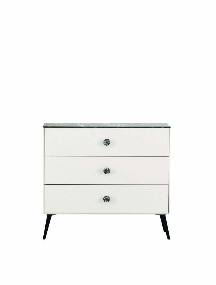 Nia Dresser